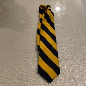 Black yellow tie in excellent condition wear only once